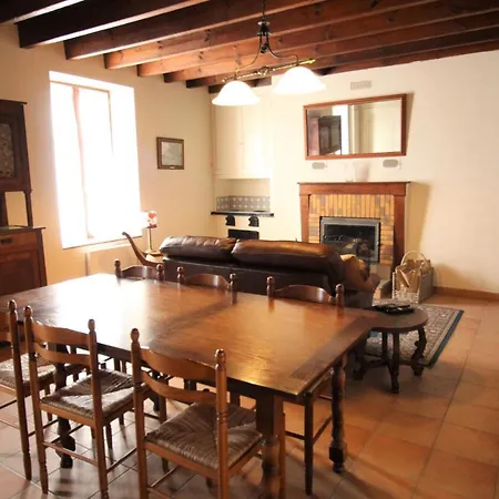 Des Roses, 30mins Puy Du Fou *