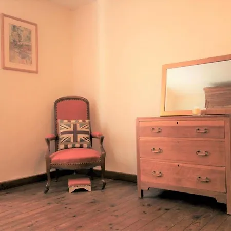 Des Roses, 30mins Puy Du Fou