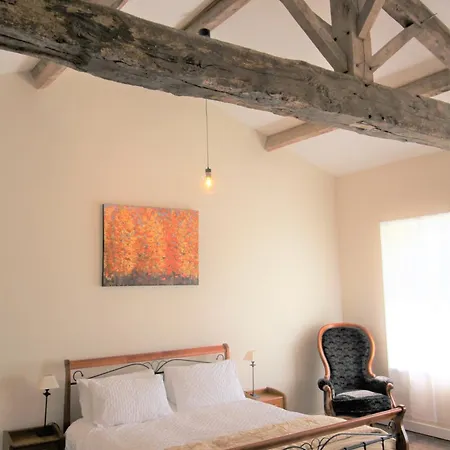 Des Roses, 30mins Puy Du Fou