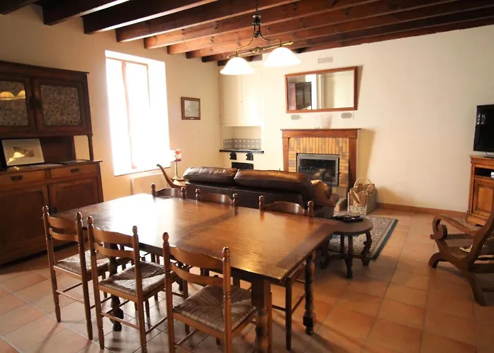 Des Roses, 30mins Puy Du Fou *