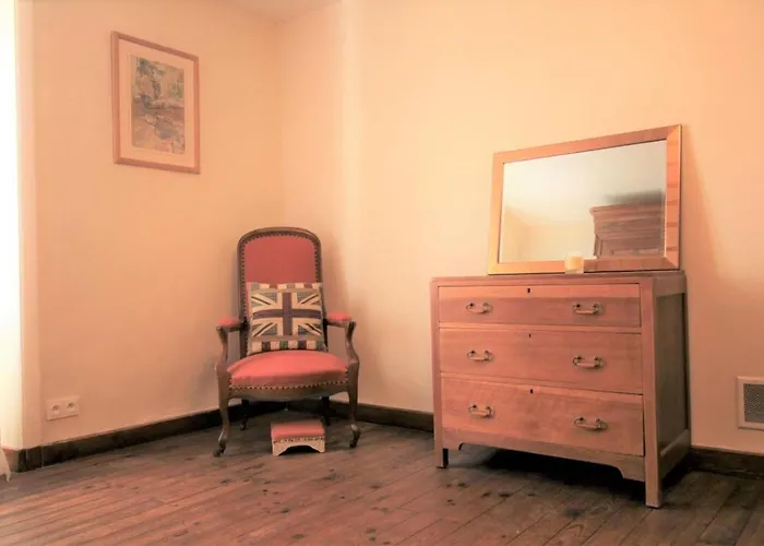 Des Roses, 30mins Puy Du Fou